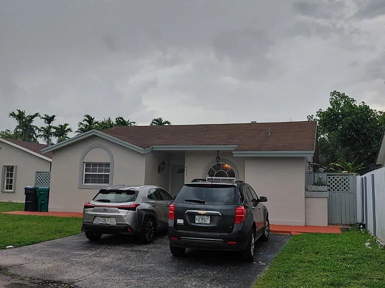 4251 SW 138th Ct — Photo 3