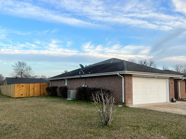 101 Maverick St — Photo 3