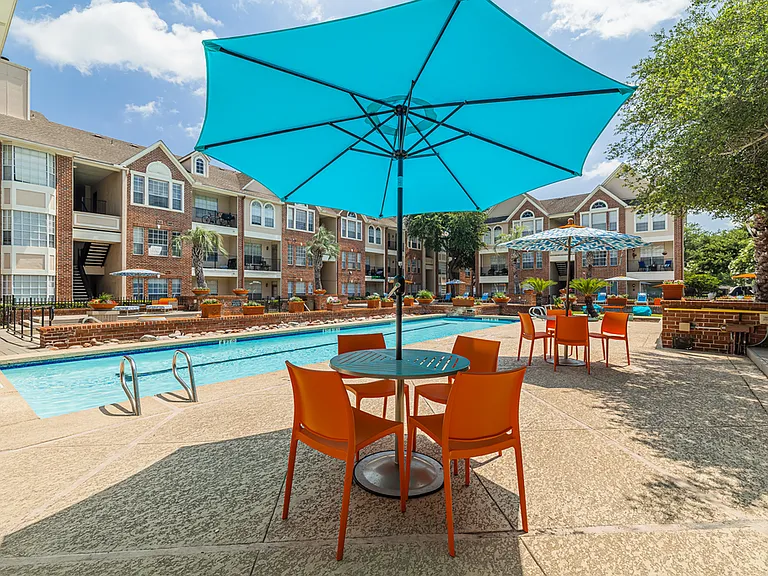 The Village at Bellaire Apartments — Photo 30