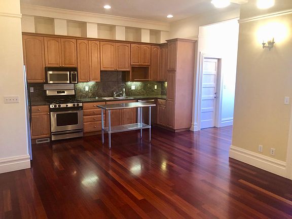 4th image of 1142 18th St