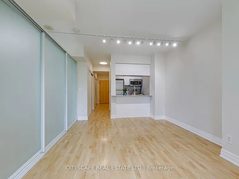 8 Scollard St #1108 — Photo 7