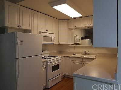 4th image of 19160 Avenue Of The Oaks Unit D
