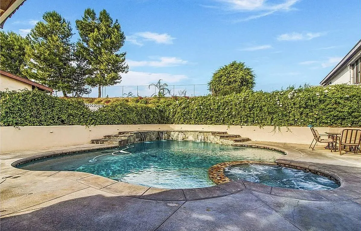 6 bed, 3170 sqft, $1,300 — Photo 3