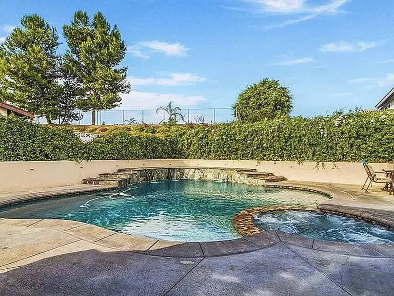 24581 Saturna Dr — Photo 3