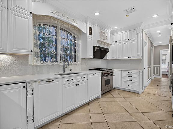 4th image of 150-50 6th Avenue