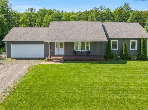 31 Lyman St, Burton, NB E2V 0H9