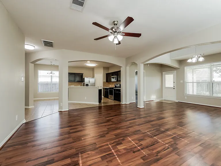 214 Crosby Village Dr — Photo 6