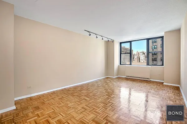 Sold by Bond New York | media 16