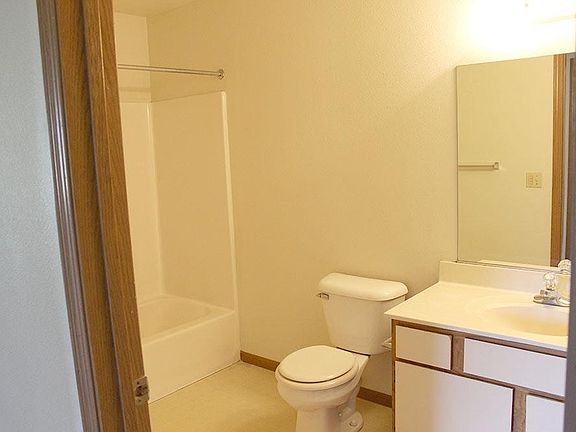 2nd image of 2409 Charlotte Ct