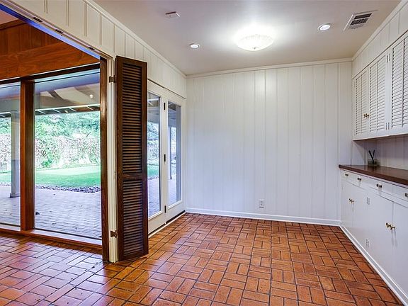 5th image of 1901 Woodlawn Ave