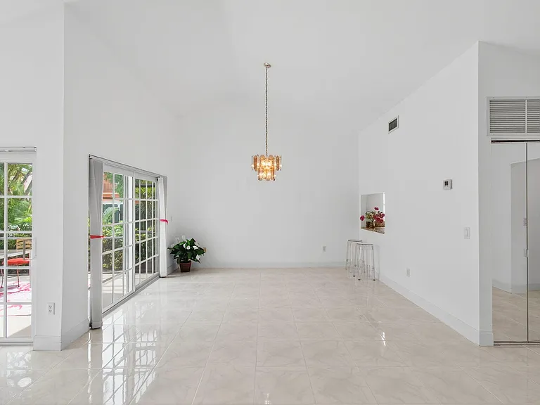 6105 Via Laguna Ln — Photo 18