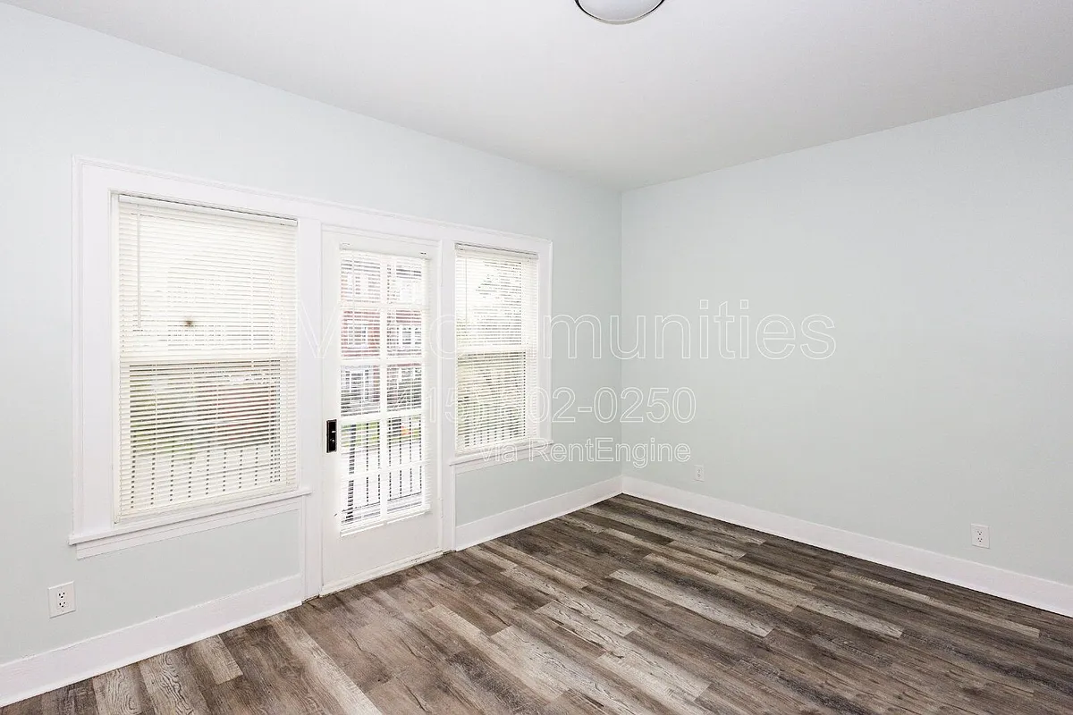 Building Photo - 3296 E 149th St #4