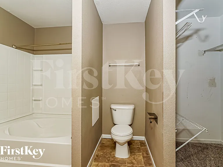 10702 Gathering Dr — Photo 11