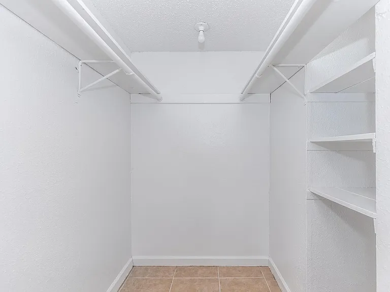 3737 Hillcroft Apartments — Photo 19