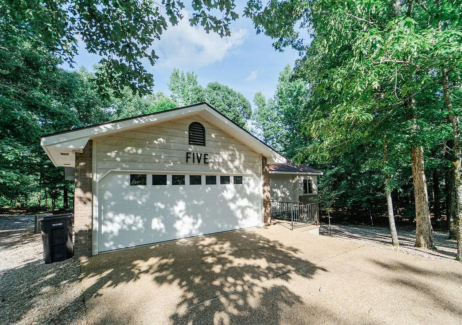 Charming 3 bedroom, 2 bathroom located in the picturesque Hot Springs Village — Photo 1