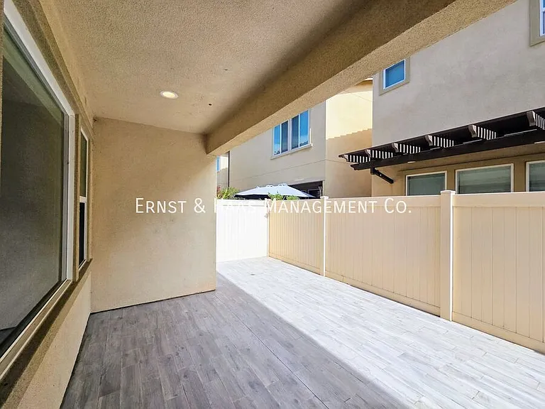 4735 Holly Ave — Photo 12