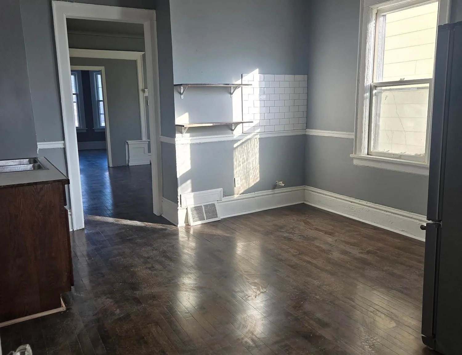 3 bed, 1.0 bath, 1300 sqft, $1,350 — Photo 4