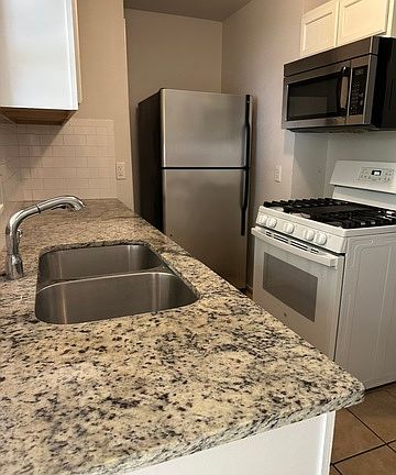 2nd image of 1221 Thorain Blvd