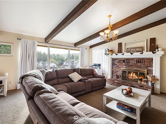 4th image of 990 Erin Ln W
