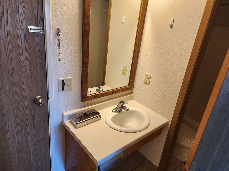 2nd image of 301 E Nokomis St #10935284