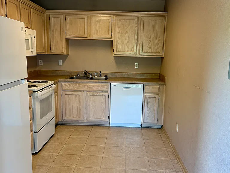 529 SW Market St — Photo 8