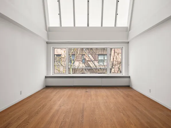 351 East 62nd Street image 6 of 15