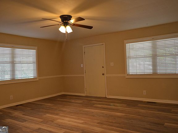 2nd image of 3557 Kenneth Dr