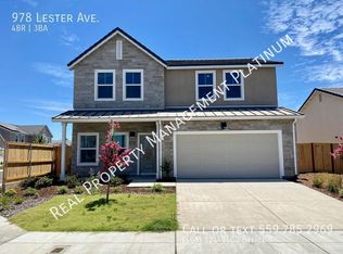 978 Lester Ave, Clovis, CA 93619