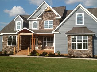 10 Hunters Landing Dr, Greer, SC 29651