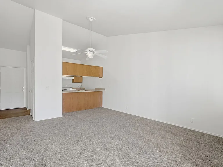 Woods Crossing Apartments — Photo 27