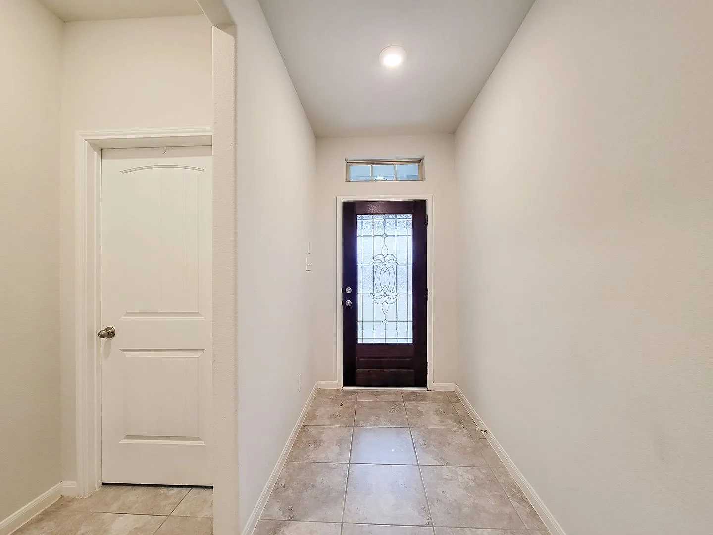 Beautiful 3 Bedroom 2 Bath Home With No Backyard Neighbors. Tall Trees As You Look From The Cover... — Photo 3