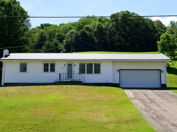 2256 Otsego Ave, Coshocton, OH 43812