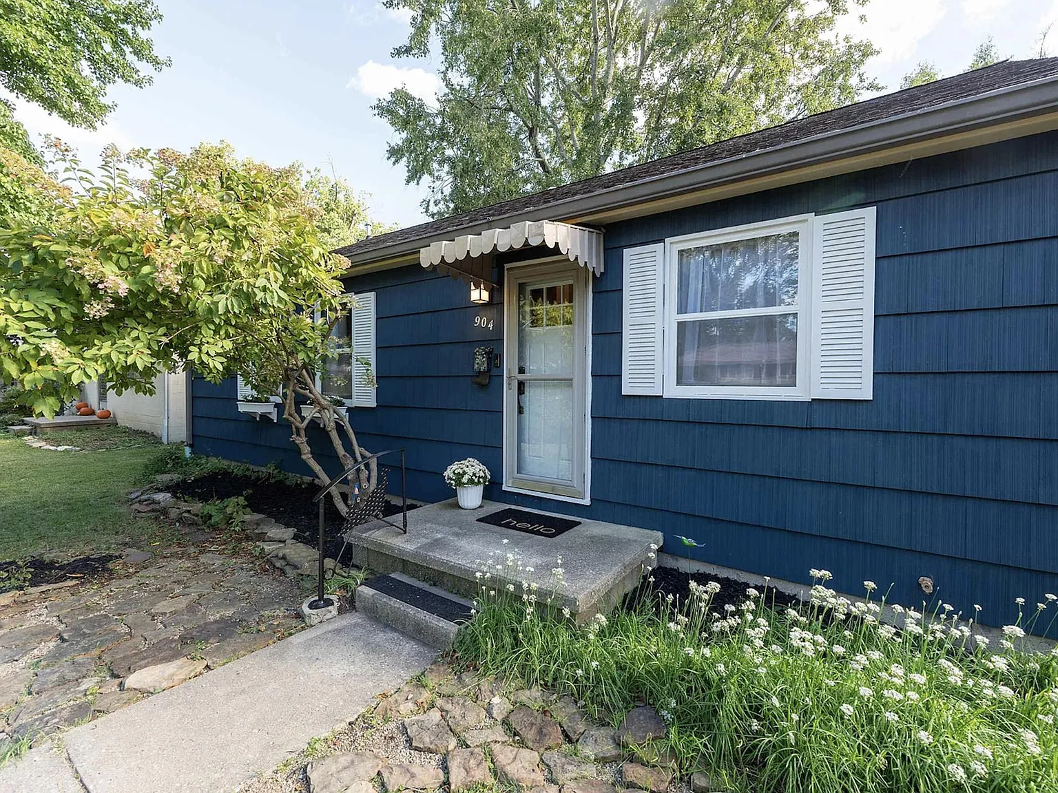 3 bed, 1800 sqft, $2,400 — Photo 1