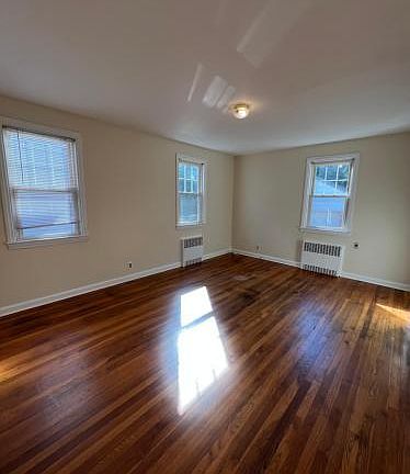 5th image of 25 Woodlawn Ave