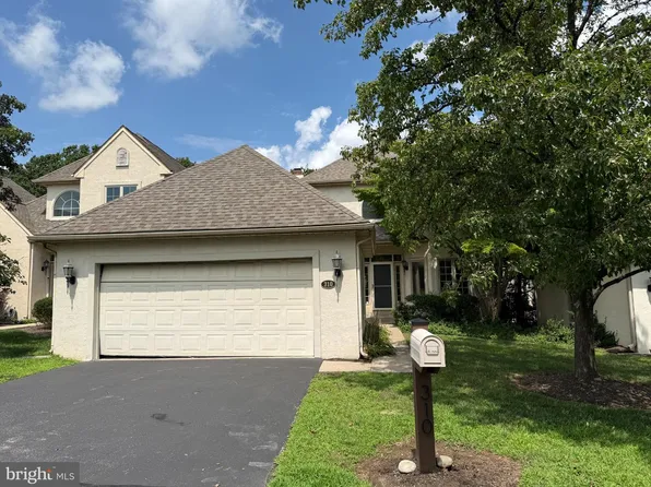 310 Overlook Ln, Conshohocken, PA 19428