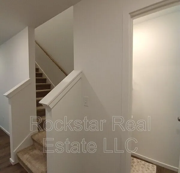 109 W Goldenrod Ave — Photo 8