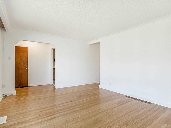 3rd image of 51 Black Creek Blvd