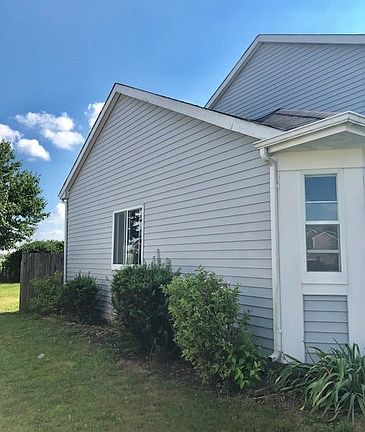 3rd image of 1505 S Pembroke Dr