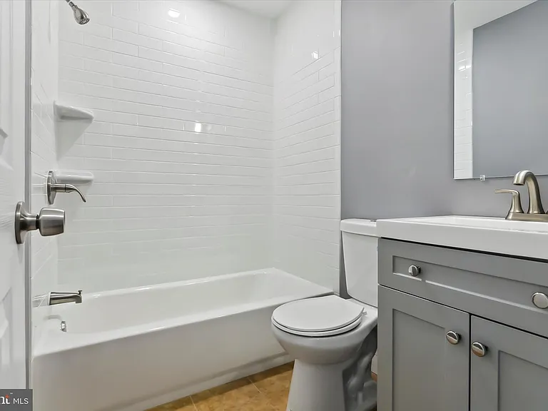 296 Greenough St #2 — Photo 19