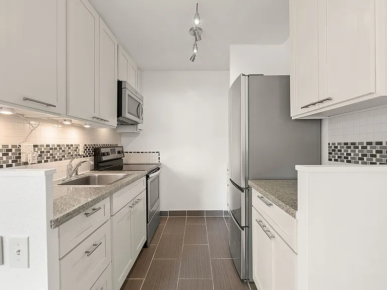 2092 Kuhio Ave #906 — Photo 2