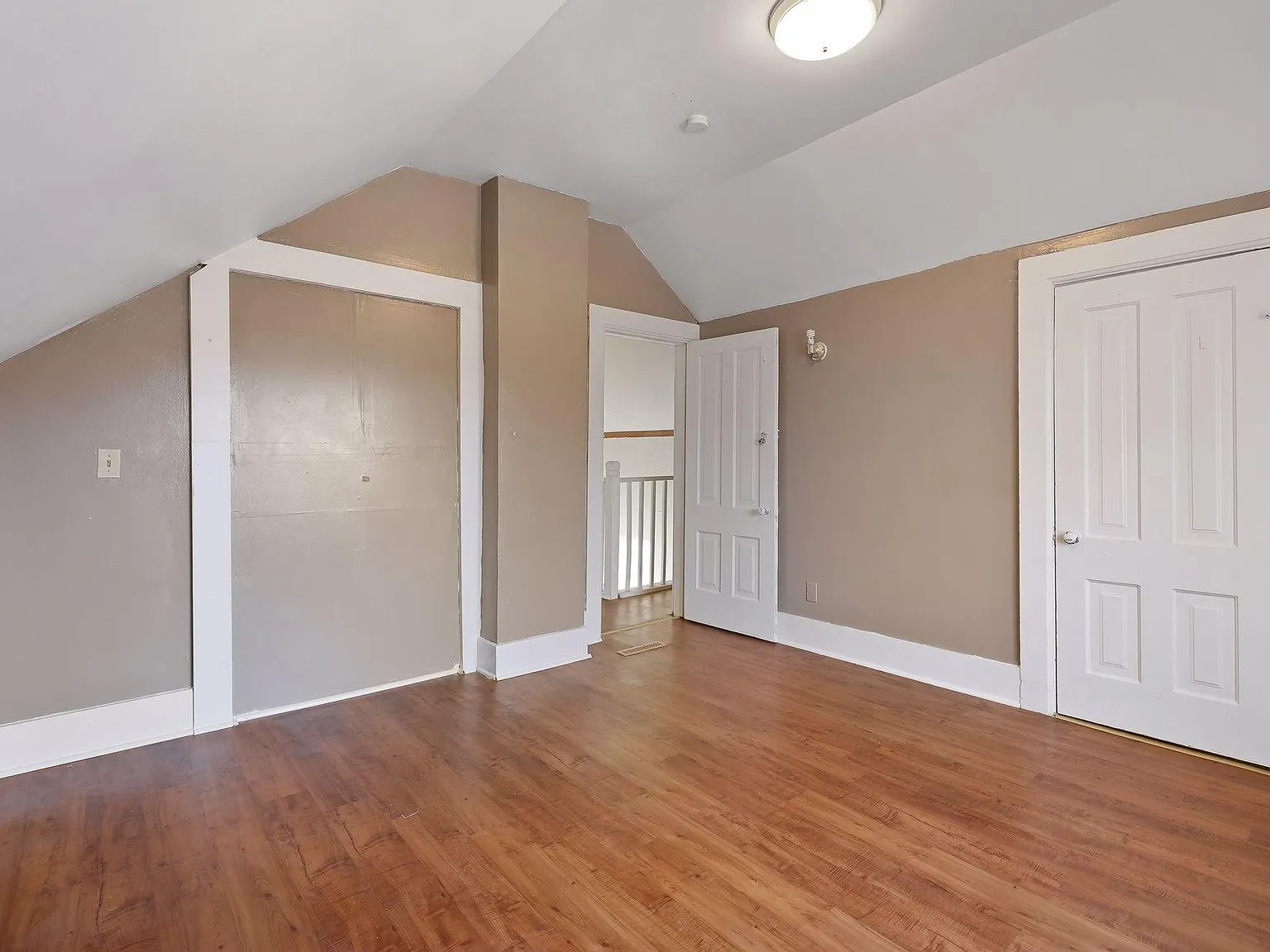 7 bed, 2580 sqft, $3,300 — Photo 4