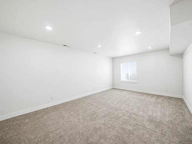 485 E River Ln — Photo 46
