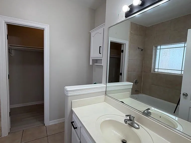 1130 Silverado Cir — Photo 8