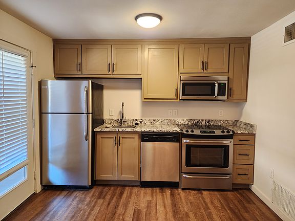 2nd image of 4115 San Jacinto St #104