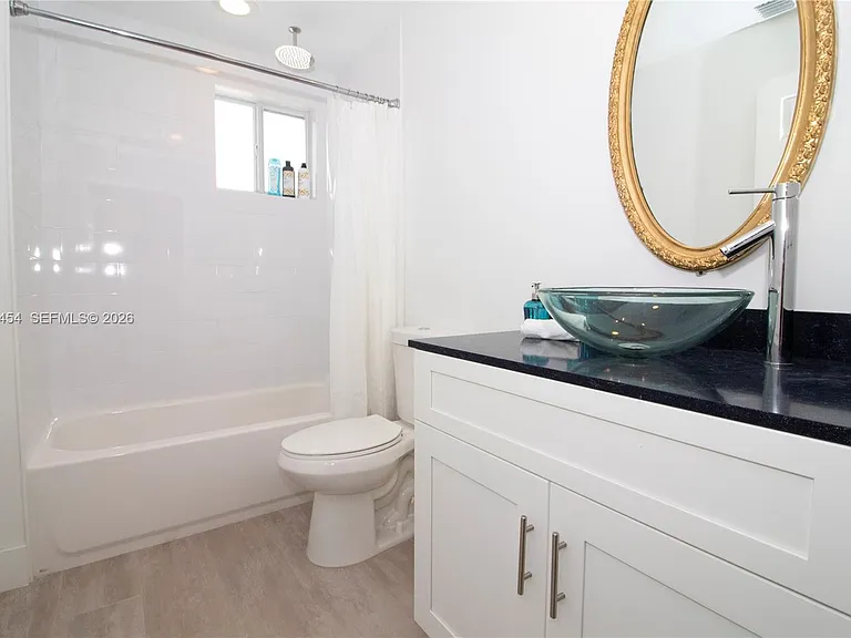 427 NW 34th St #4 — Photo 12