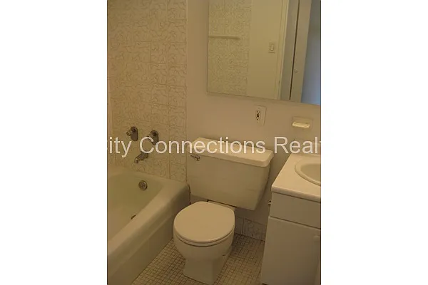 Rented by City Connections Realty | media 4