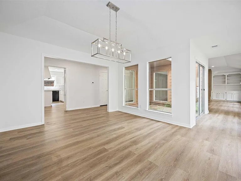 14143 Hillvale Dr — Photo 10