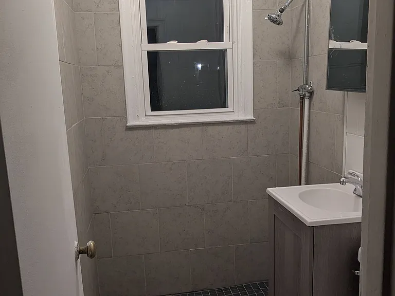 2945 Schofield Ave — Photo 5