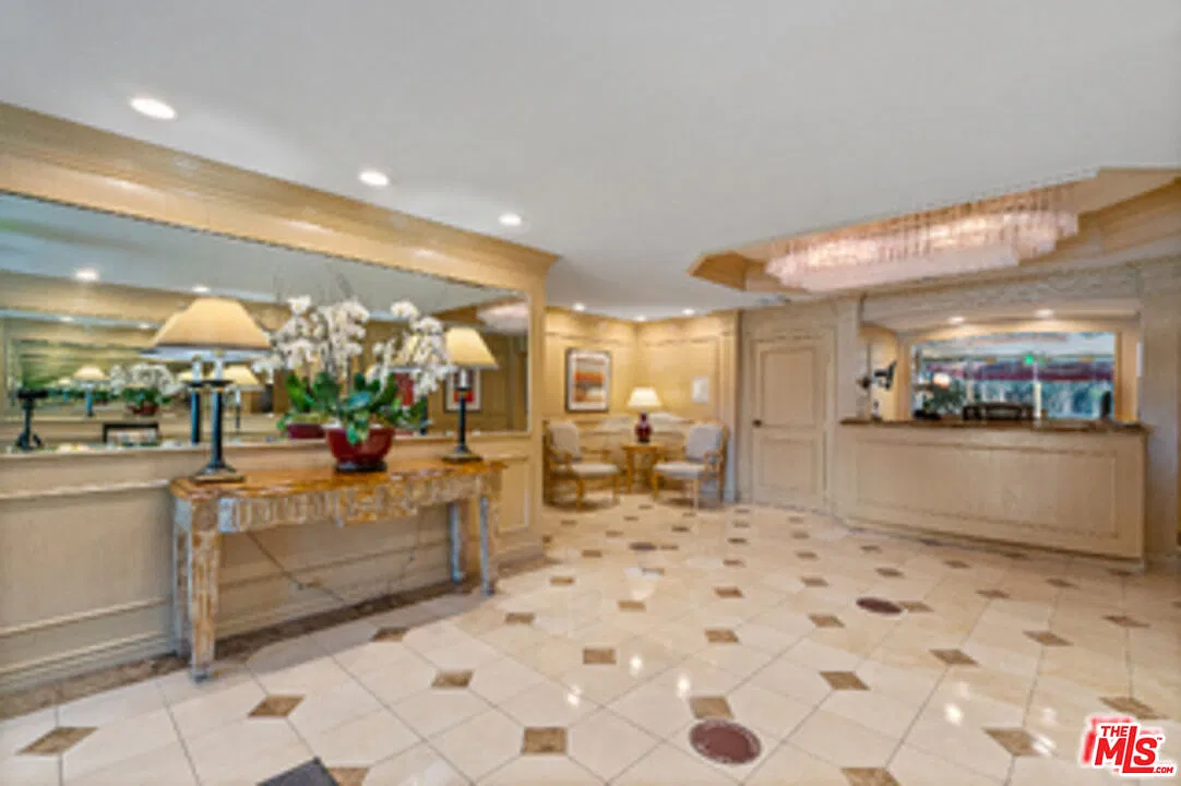 1 bed, 1.5 bath, 869 sqft, $3,300 — Photo 2