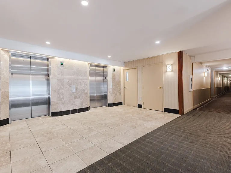 1015 Barrington St — Photo 12